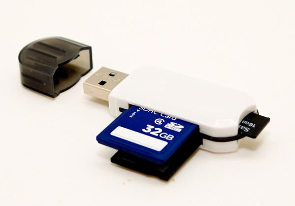 USB 2.0 480 Mbps MicroSDHC SD SDXC UHS-I Memory Card Reader 32in1