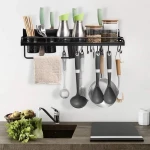 Falra szerelhető fém konyhai polc praktikus késtartóval, rendszerezővel, 10 db akasztóval (71 cm)